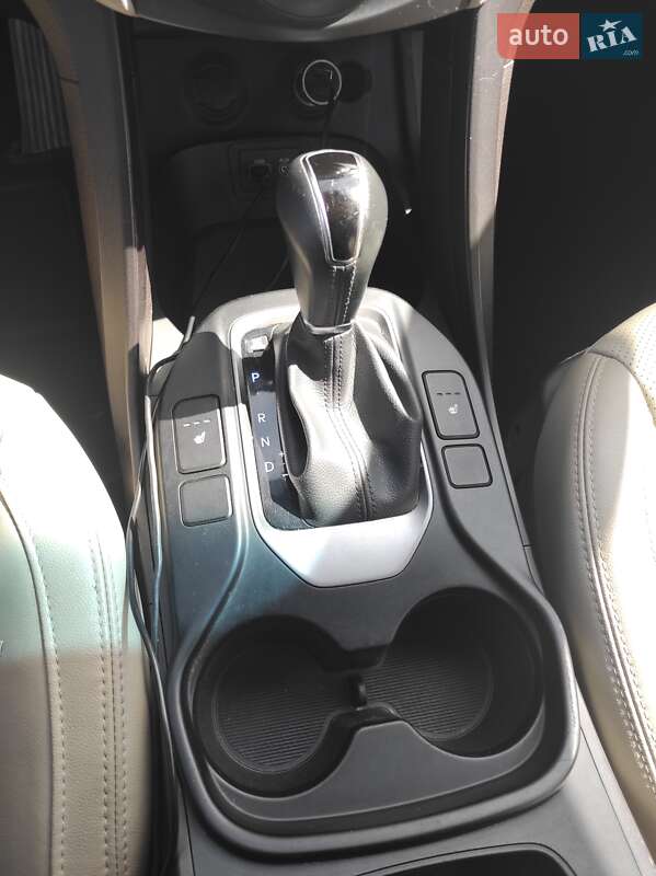 Внедорожник / Кроссовер Hyundai Santa FE 2016 в Киеве