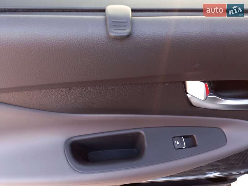 Позашляховик / Кросовер Hyundai Santa FE 2019 в Дніпрі