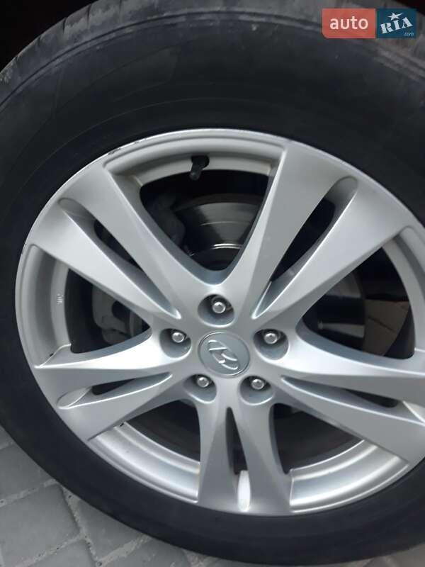 Внедорожник / Кроссовер Hyundai Santa FE 2011 в 