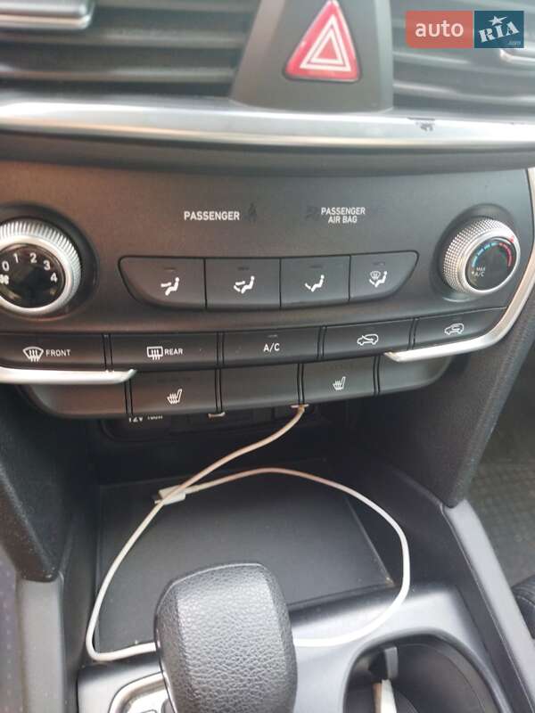 Внедорожник / Кроссовер Hyundai Santa FE 2018 в Великой Александровке