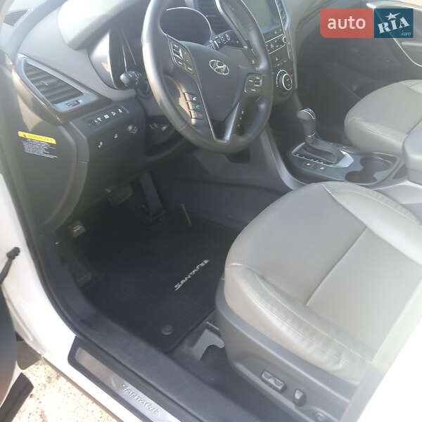 Позашляховик / Кросовер Hyundai Santa FE 2016 в Мені