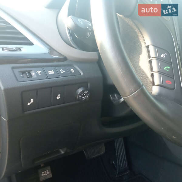 Позашляховик / Кросовер Hyundai Santa FE 2016 в Мені