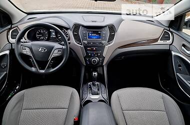 Внедорожник / Кроссовер Hyundai Santa FE 2017 в 