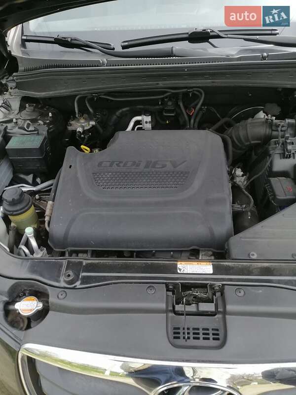 Позашляховик / Кросовер Hyundai Santa FE 2011 в Сараті