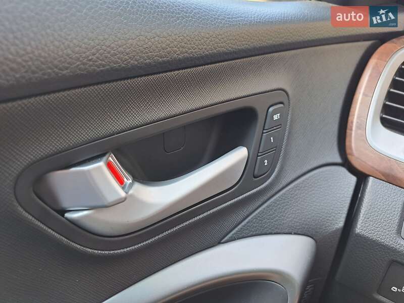 Позашляховик / Кросовер Hyundai Santa FE 2017 в Чорнобаї