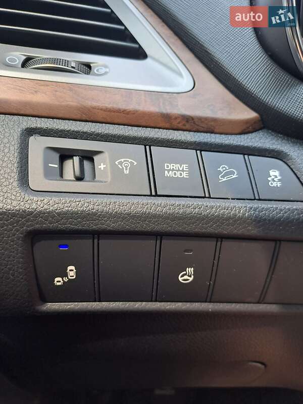 Позашляховик / Кросовер Hyundai Santa FE 2017 в Чорнобаї