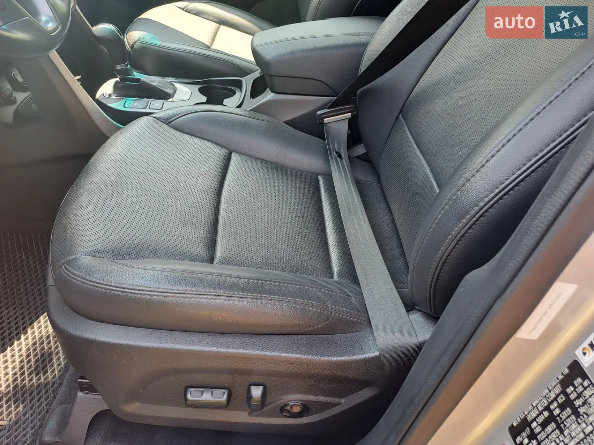 2017 Hyundai Santa Fe - мініатюра 32