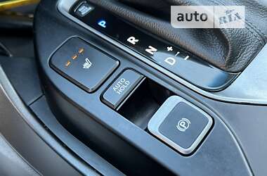 Внедорожник / Кроссовер Hyundai Santa FE 2013 в 