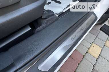 Внедорожник / Кроссовер Hyundai Santa FE 2013 в 