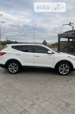 Позашляховик / Кросовер Hyundai Santa FE 2015 в 