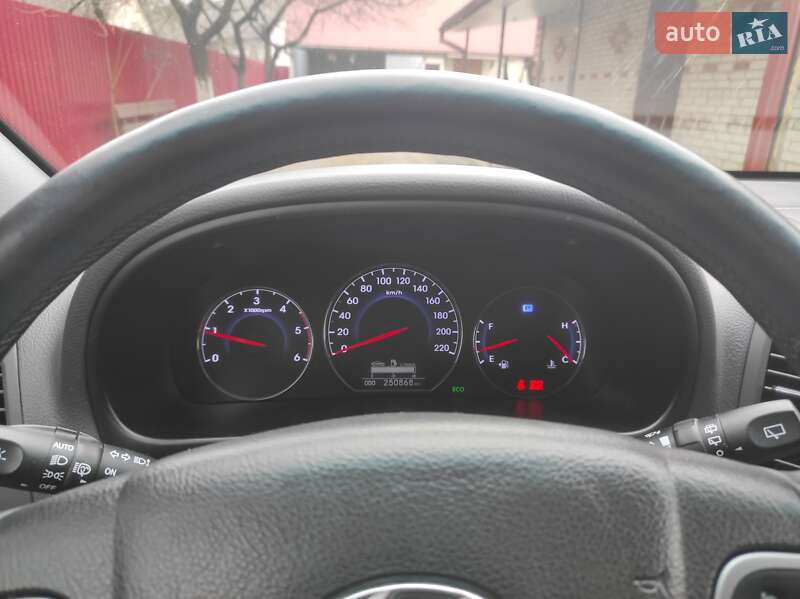 Позашляховик / Кросовер Hyundai Santa FE 2012 в Старій Вижівці