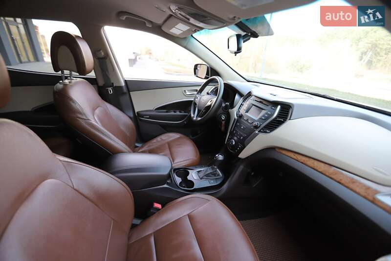 Позашляховик / Кросовер Hyundai Santa FE 2015 в Львові