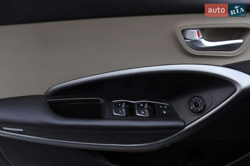 Позашляховик / Кросовер Hyundai Santa FE 2015 в Львові