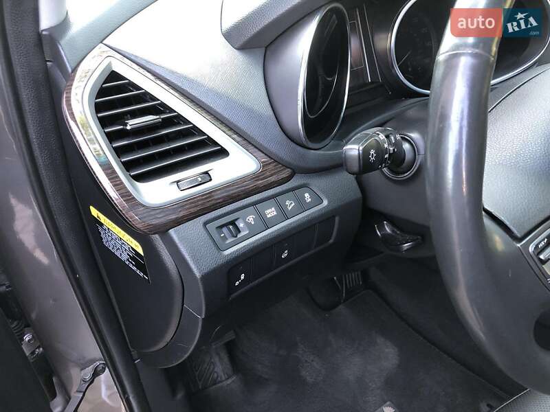 Позашляховик / Кросовер Hyundai Santa FE 2016 в Івано-Франківську