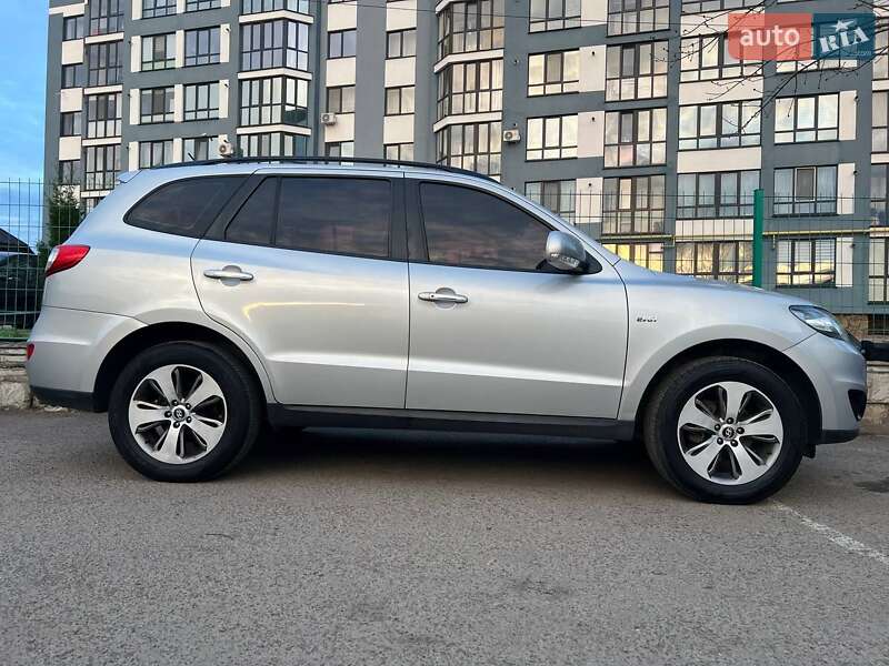 Позашляховик / Кросовер Hyundai Santa FE 2011 в Луцьку