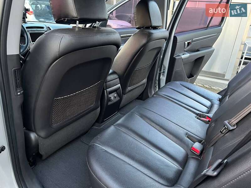Позашляховик / Кросовер Hyundai Santa FE 2011 в Луцьку