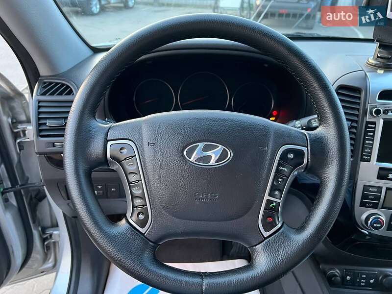 Позашляховик / Кросовер Hyundai Santa FE 2011 в Луцьку