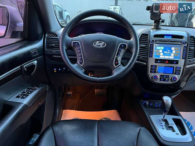 Позашляховик / Кросовер Hyundai Santa FE 2011 в Луцьку