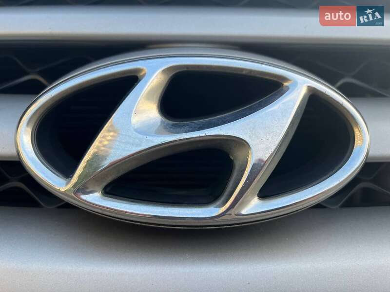 Позашляховик / Кросовер Hyundai Santa FE 2011 в Луцьку