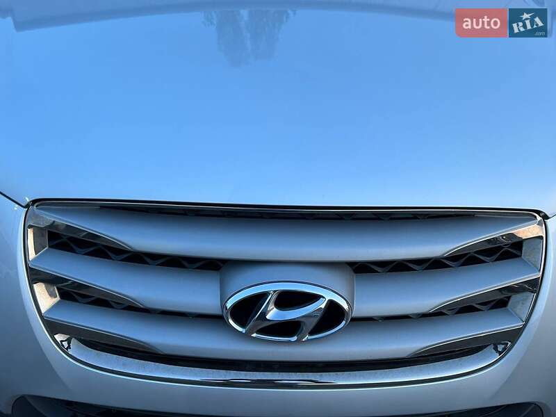 Позашляховик / Кросовер Hyundai Santa FE 2011 в Луцьку