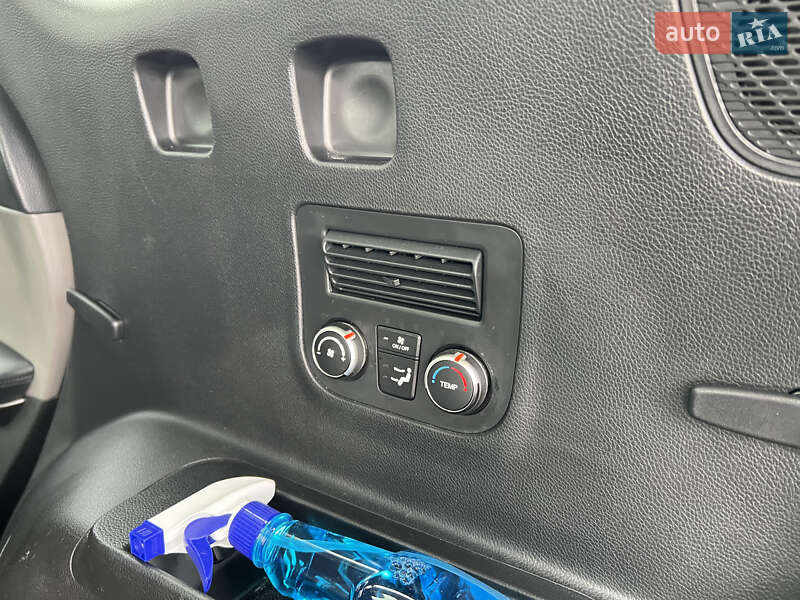 Позашляховик / Кросовер Hyundai Santa FE 2016 в Запоріжжі