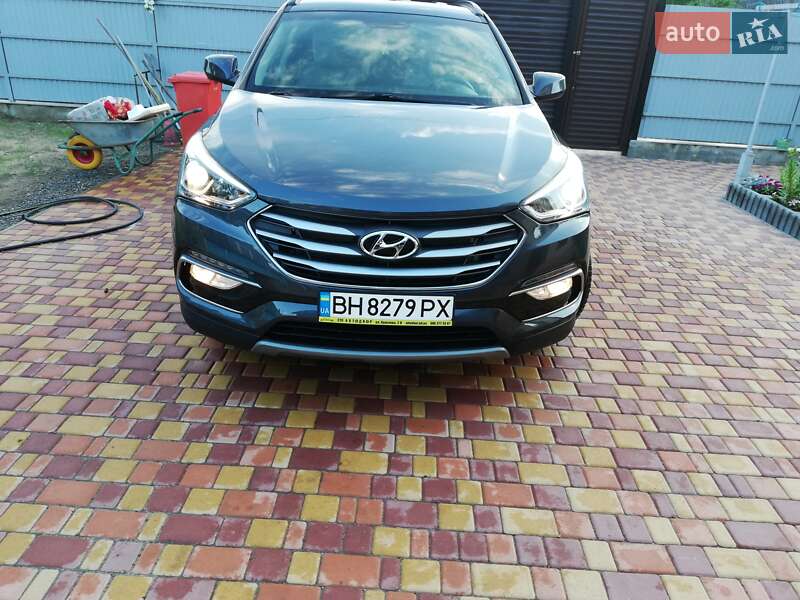 Внедорожник / Кроссовер Hyundai Santa FE 2016 в Великой Михайловке