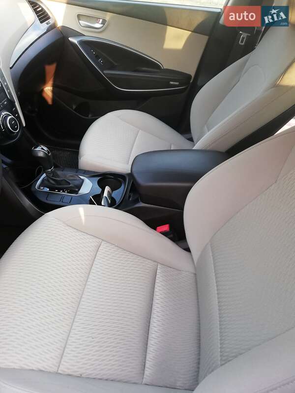 Внедорожник / Кроссовер Hyundai Santa FE 2016 в Великой Михайловке