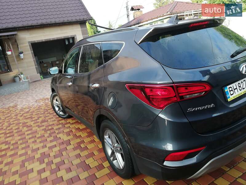Внедорожник / Кроссовер Hyundai Santa FE 2016 в Великой Михайловке