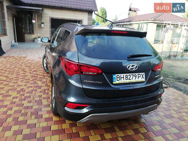 Внедорожник / Кроссовер Hyundai Santa FE 2016 в Великой Михайловке