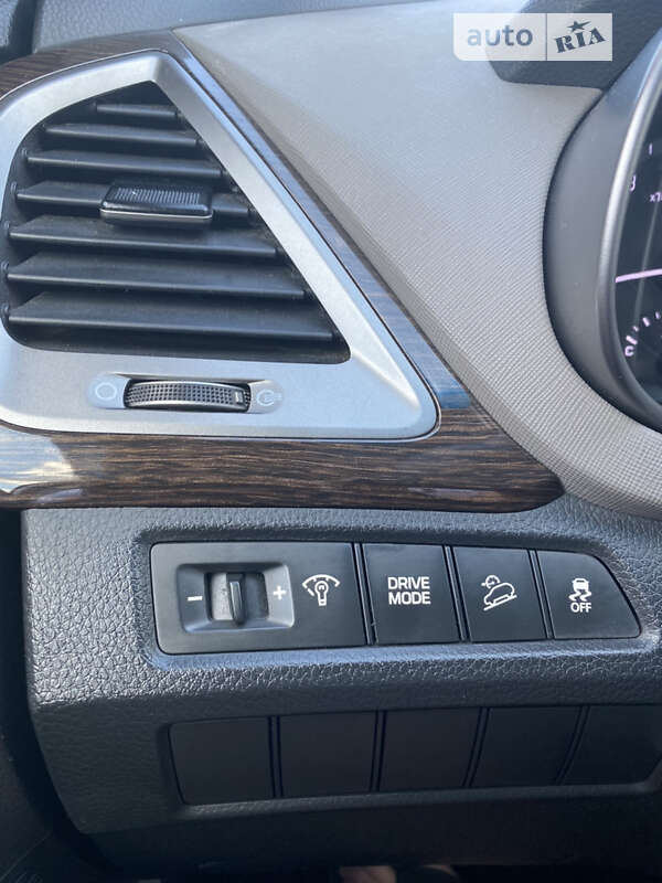 Позашляховик / Кросовер Hyundai Santa FE 2016 в Одесі