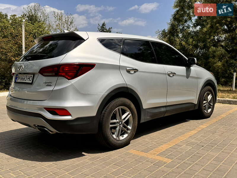 Внедорожник / Кроссовер Hyundai Santa FE 2016 в Измаиле