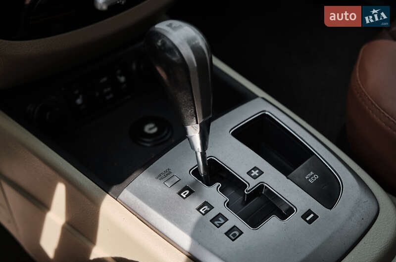 Позашляховик / Кросовер Hyundai Santa FE 2011 в Ужгороді