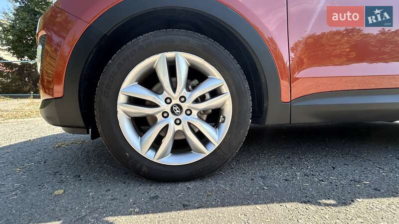 Внедорожник / Кроссовер Hyundai Santa FE 2014 в Хороле