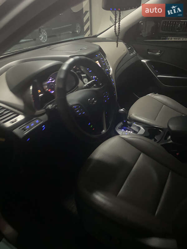 Позашляховик / Кросовер Hyundai Santa FE 2015 в Києві