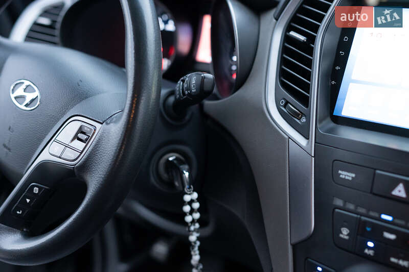 Позашляховик / Кросовер Hyundai Santa FE 2012 в Вінниці