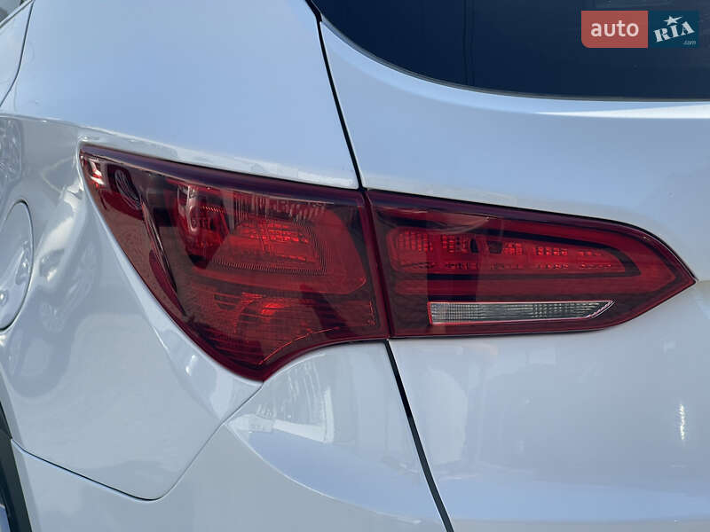 Внедорожник / Кроссовер Hyundai Santa FE 2017 в Мукачево