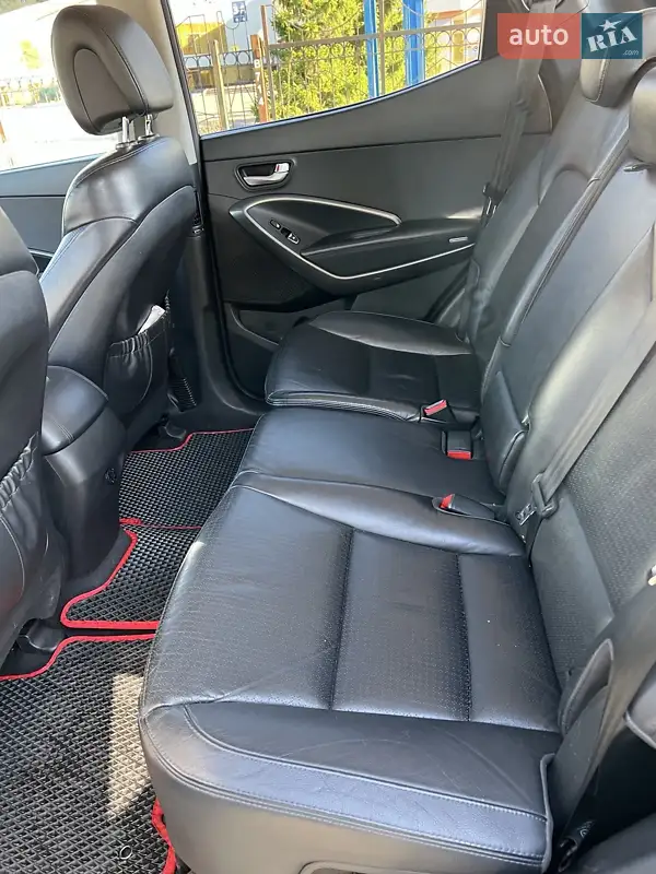 Позашляховик / Кросовер Hyundai Santa FE 2013 в 