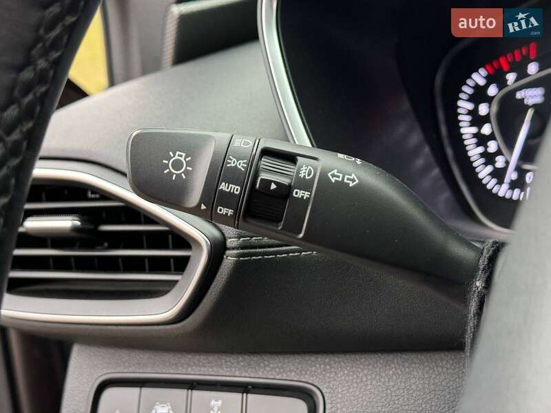 Позашляховик / Кросовер Hyundai Santa FE 2019 в Києві