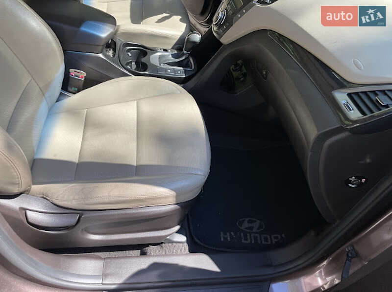 Позашляховик / Кросовер Hyundai Santa FE 2015 в Тетієві