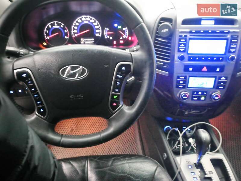 Позашляховик / Кросовер Hyundai Santa FE 2010 в Києві