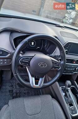 Внедорожник / Кроссовер Hyundai Santa FE 2019 в 