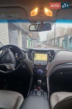 Внедорожник / Кроссовер Hyundai Santa FE 2015 в 