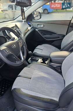 Внедорожник / Кроссовер Hyundai Santa FE 2016 в 