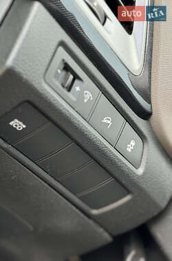 Внедорожник / Кроссовер Hyundai Santa FE 2013 в 