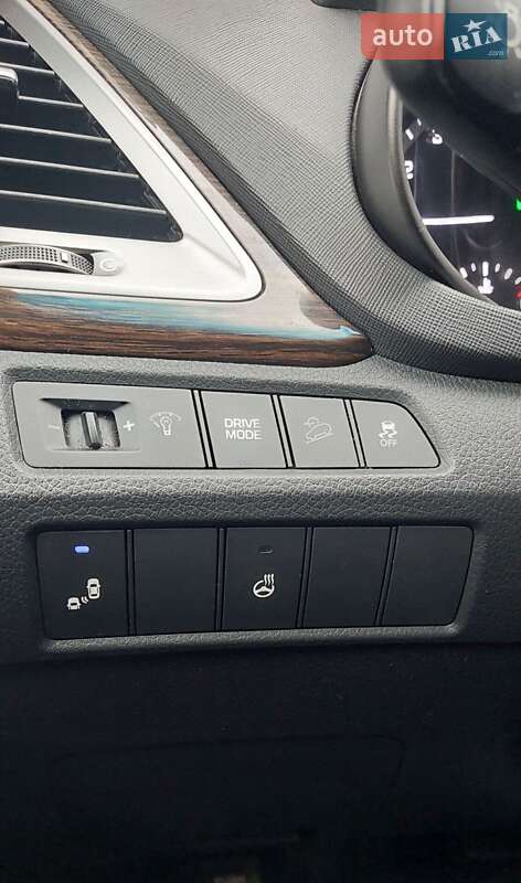 Внедорожник / Кроссовер Hyundai Santa FE 2016 в Ивано-Франковске