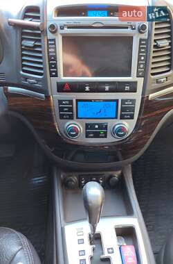 Внедорожник / Кроссовер Hyundai Santa FE 2011 в 