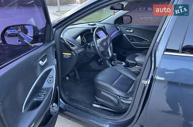 Внедорожник / Кроссовер Hyundai Santa FE 2015 в 