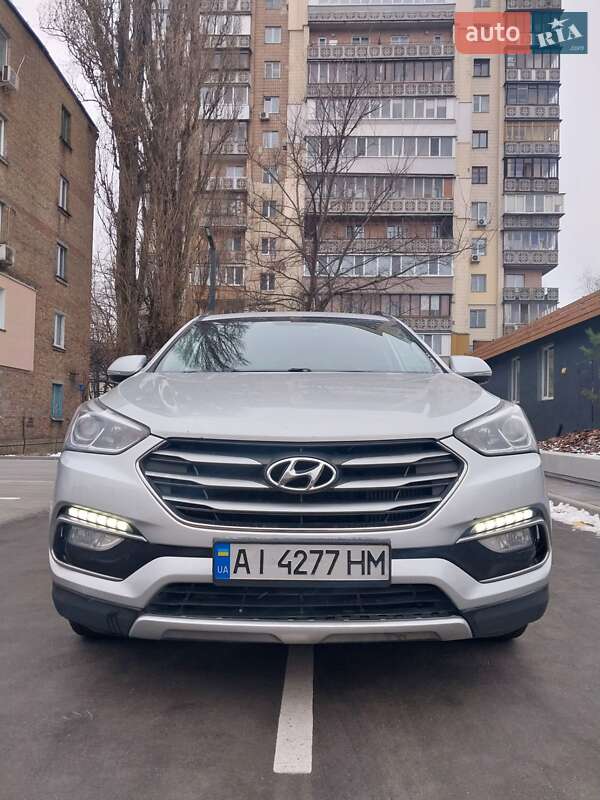 Внедорожник / Кроссовер Hyundai Santa FE 2016 в Киеве