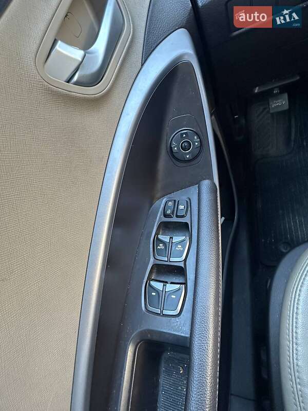 Внедорожник / Кроссовер Hyundai Santa FE 2015 в Львове фото 14 Внедорожник / Кроссовер Hyundai Santa FE 2015 в Львове