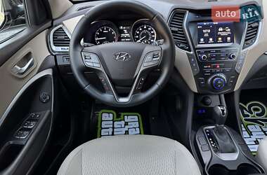Внедорожник / Кроссовер Hyundai Santa FE 2015 в 
